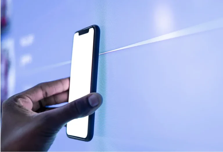 Minimalist iPhone Case Is Your New Wardrobe Staple